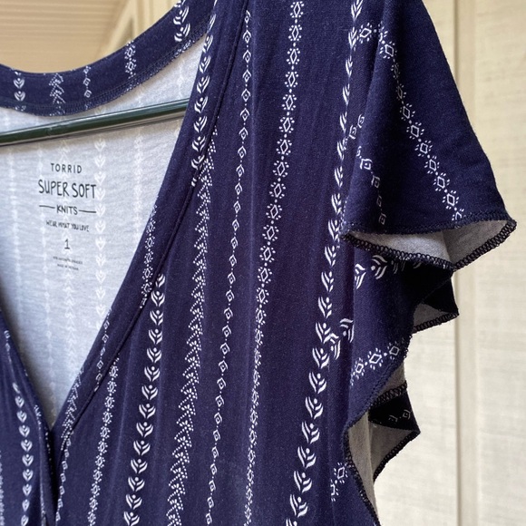 Size 1X Torrid Women’s Top Navy Blue Super Soft Knits - Picture 5 of 12